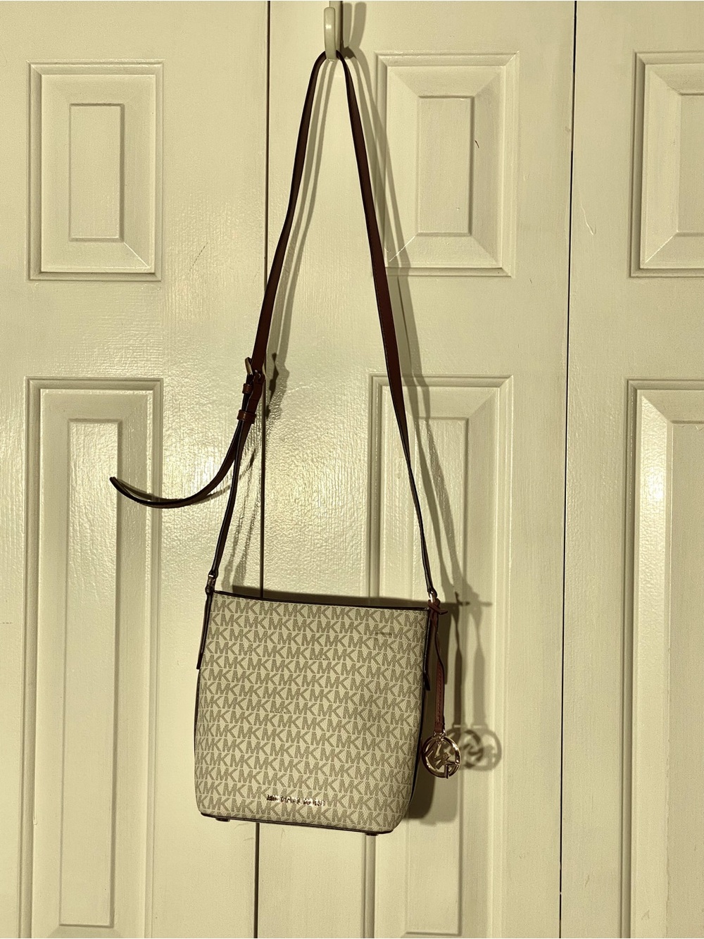 Michael Kors Kimberly Small Bucket Crossbody Messenger Bag